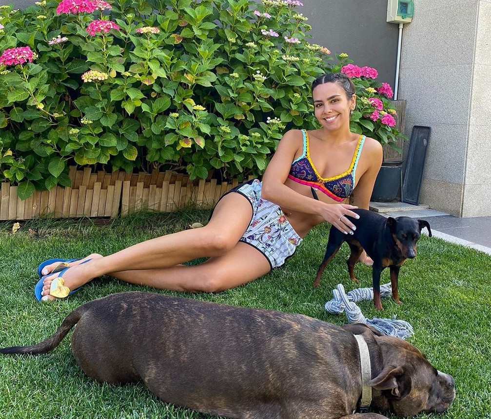 Así son los jardines de los famosos e influencers: pérgolas, piscinas y terrazas de ensueño que te enamorarán 15