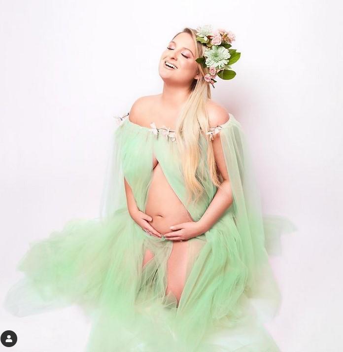 Influencers y famosas embarazadas: los bebés que llegarán este 2021 2