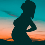 Conoce las influencers que van a ser mamás en este año 2022 23 influencer embarazadas