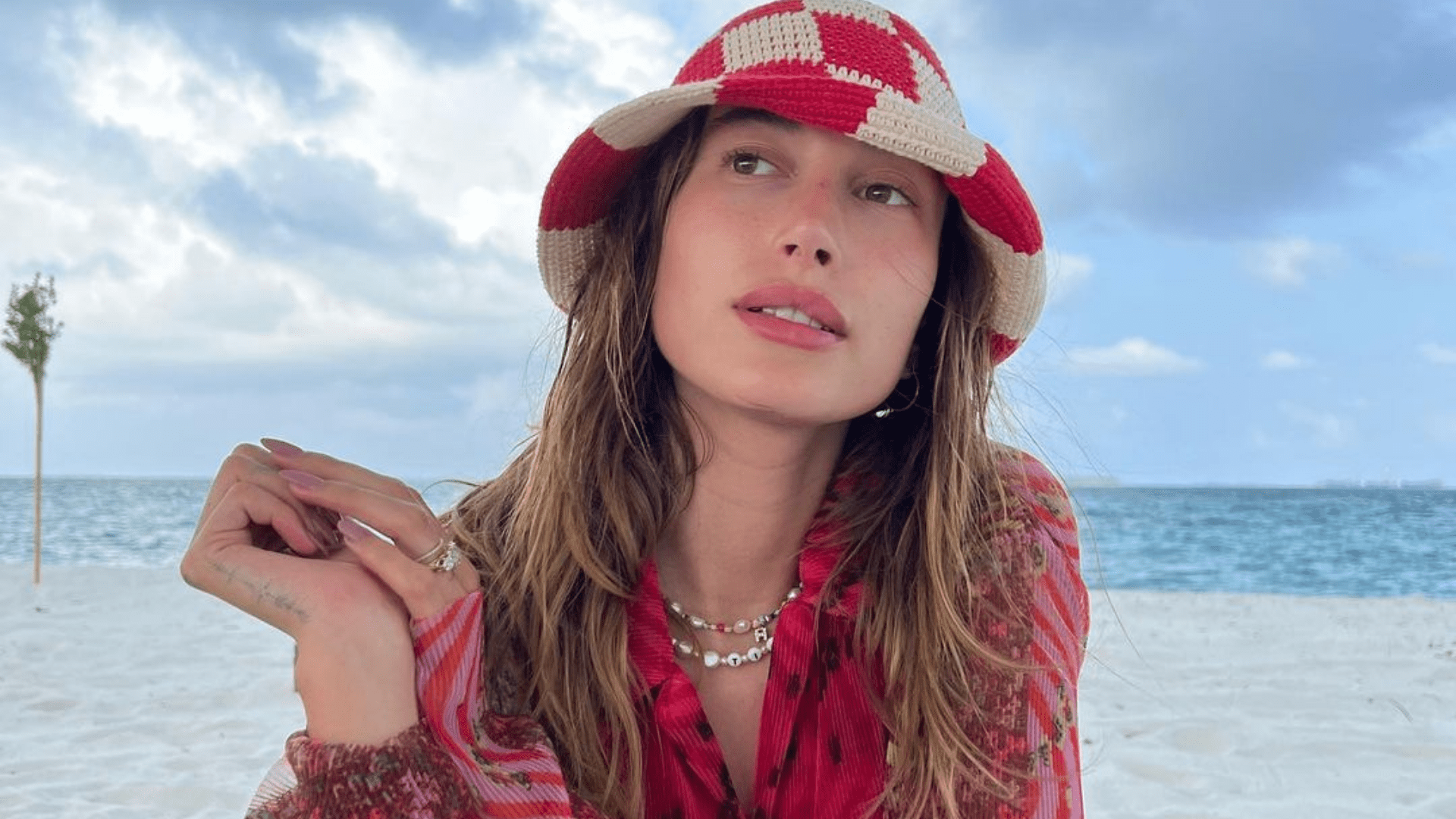 La modelo e influencer Hailey Bieber se recupera de un ictus cerebral a sus 25 años