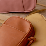 Bolsos de piel, nudos y sorprendentes colores, descubre el complemento perfecto para este verano 24