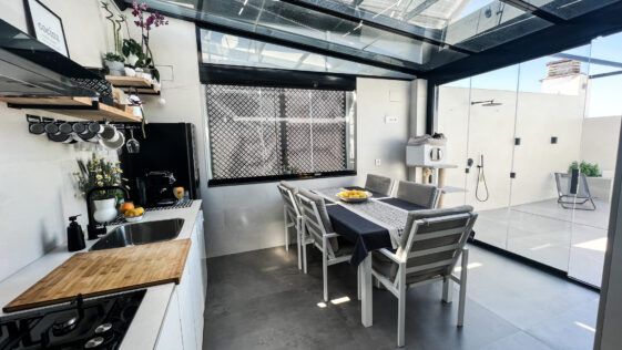 Cómo convertir tu terraza o porche acristalado en un espacio gastronómico al aire libre en verano 43
